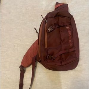 Patagonia 8L Atom Sling Bag (Burgundy)